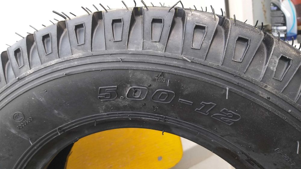 Продаётся пакрышка-шины для мотороллеры