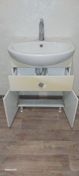 Продам раковина со шкафом.