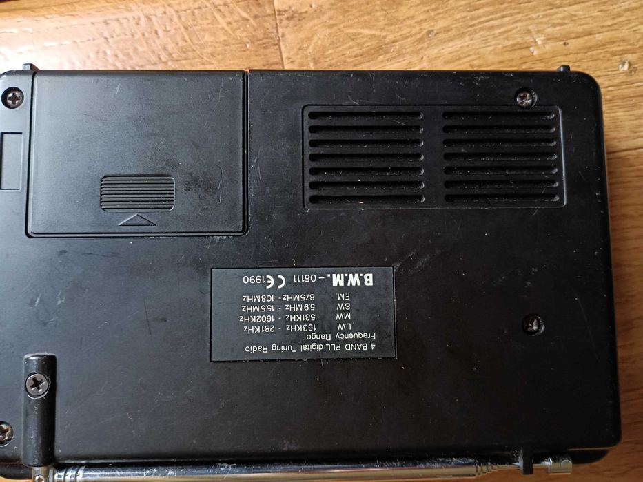 транзисторен приемник като нов.