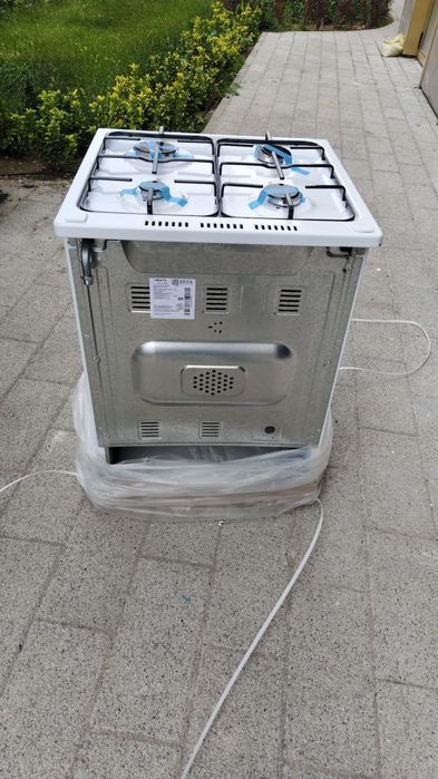 Газовая плита  vesta белого цвета