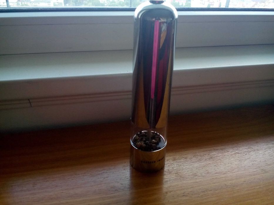 Солници, фруктиери, чаши, гарафи