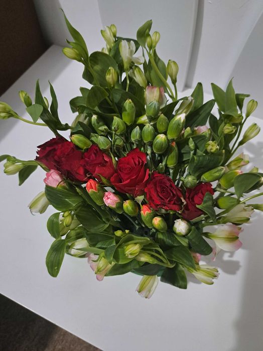 Realizez aranjamente pt evenimente speciale sau pt firme