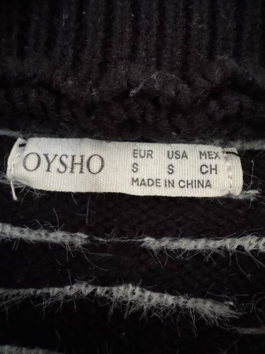 Пуловер OYSHO с яка и цип, тип поло