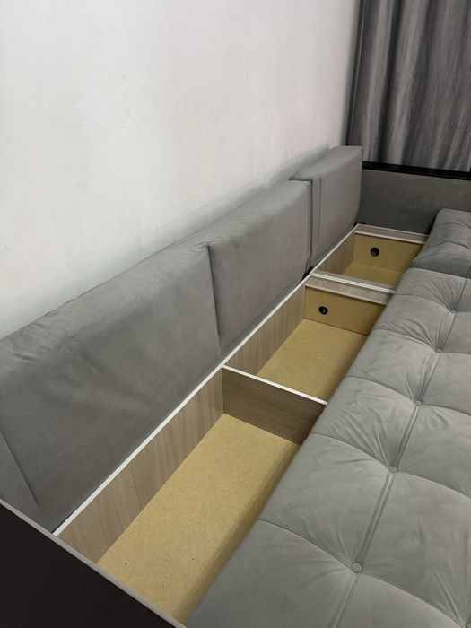 Продам диван б/у года еще нет