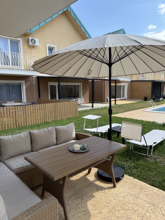 Set terasa cu umbrela inclusa