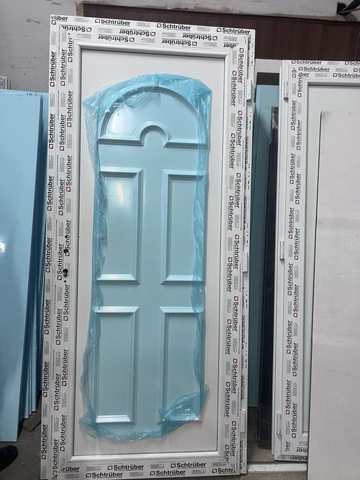 Входни ПВЦ врати външна бяла златен дъб