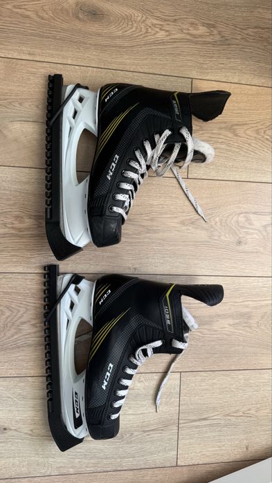Продам Коньки хоккейные CCM Tacks 1052