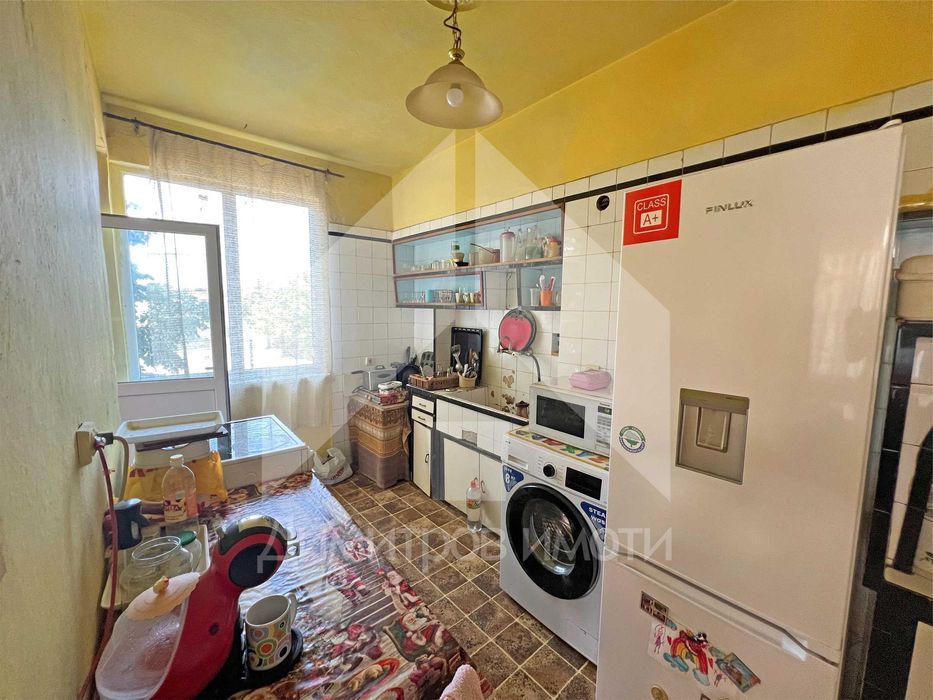 Продава апартамент 111 м2 в тухлена жилищна кооперация център.