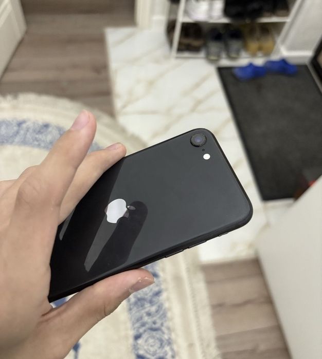 Продам Iphone se не скрывался все родное