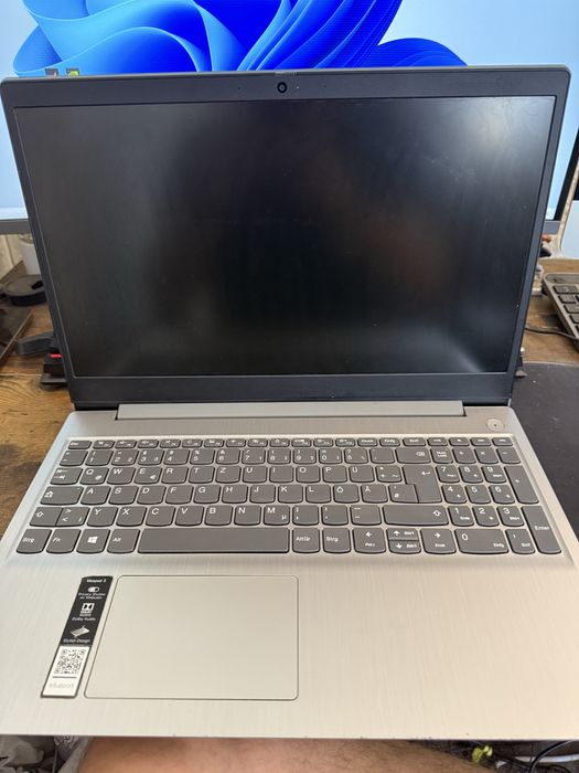 Laptop Lenovo V15-ada