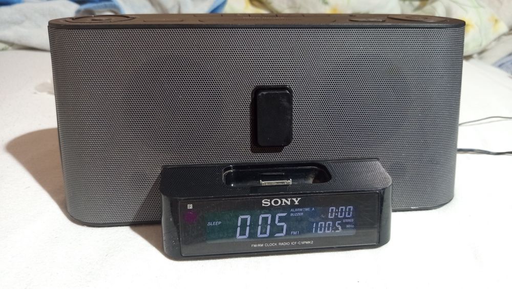 Радио часовник SONY