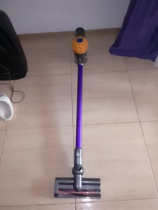 Vând aspirator dyson