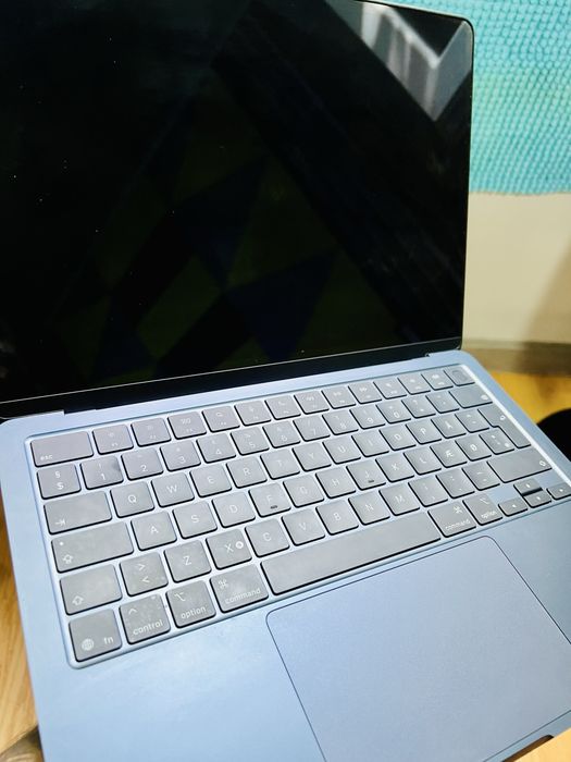 Dezmembrez Macbook M4 pentru piese