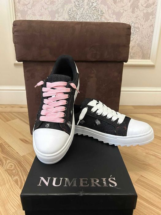 Adidasi Numeris 42