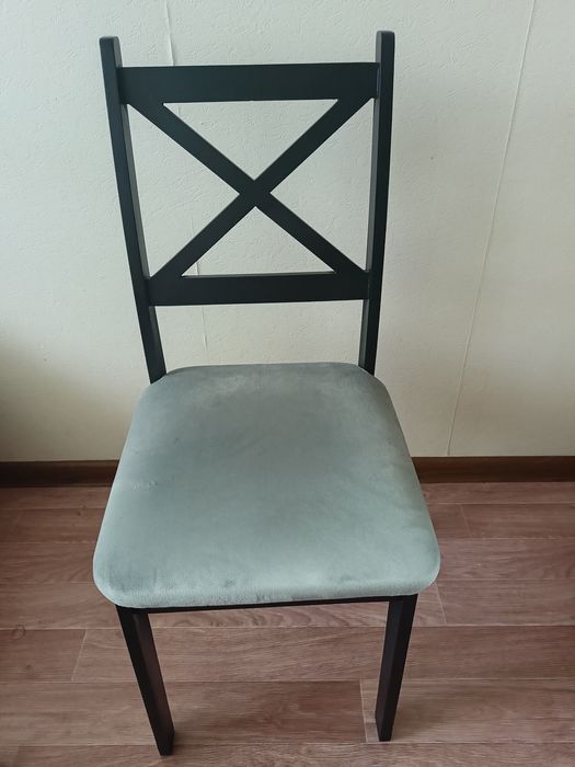 Стол и четыре стула новые