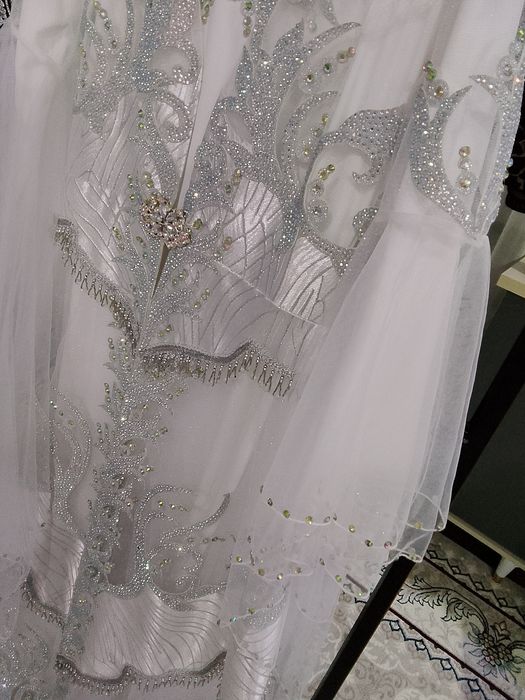 Kelinlar uchun ansabl, diadema va sarisi bilan ichida hammasi rangi oq