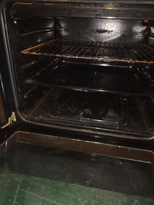 Артель газовая плита рабочая продается.