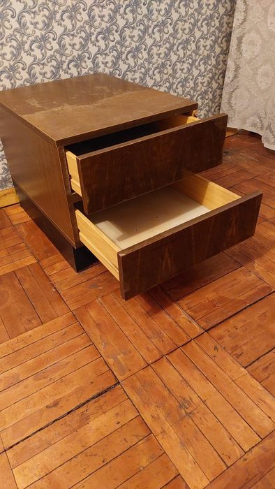 Продам тумбочку.