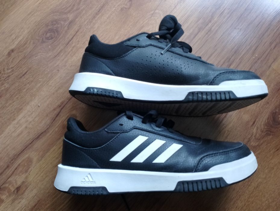 Продавам маратонки адидас