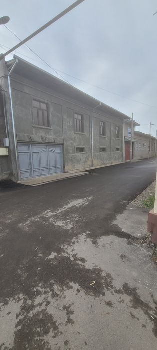 12 sotixli uy sotiladi