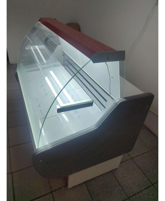 Холодильник витринный