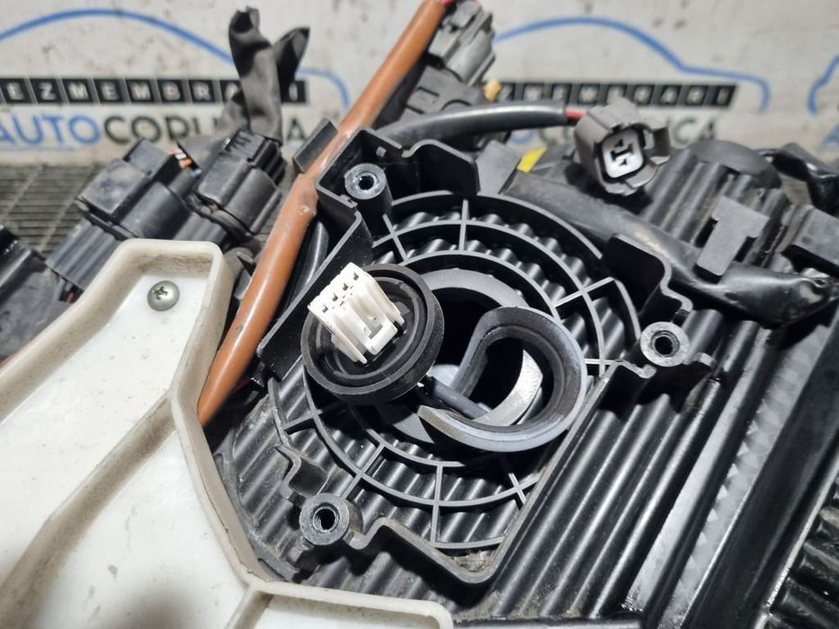 Far Dreapta Citroen C - Crosser 2007 - 2012 SUV 4 Usi (1277) Xenon