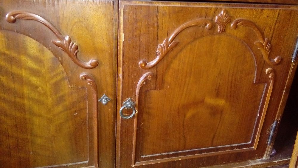 Буфет горка витрина под старину румынский гарнитур