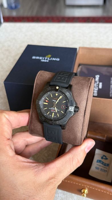 Breitling Avenger 44mm Black Bird