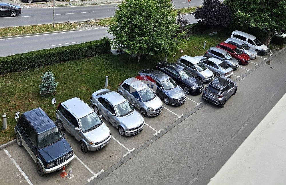 Дава се под наем Офис в Варна, Младост 1 - 100 кв.м за 800 € - Снимка #12