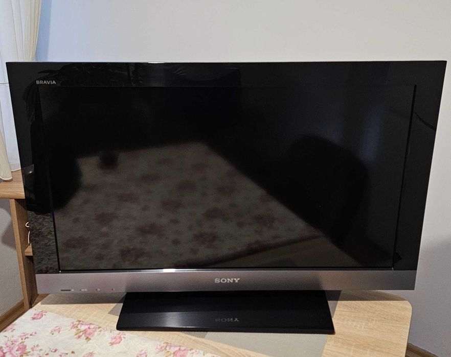 Продавам 32" телевизор Sony Bravia (KDL-32EX500 / NX500)