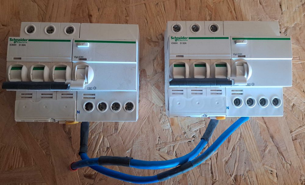 2x RCCB-uri ACTI9 IC60 trifazice, cu mcb-uri detasabile