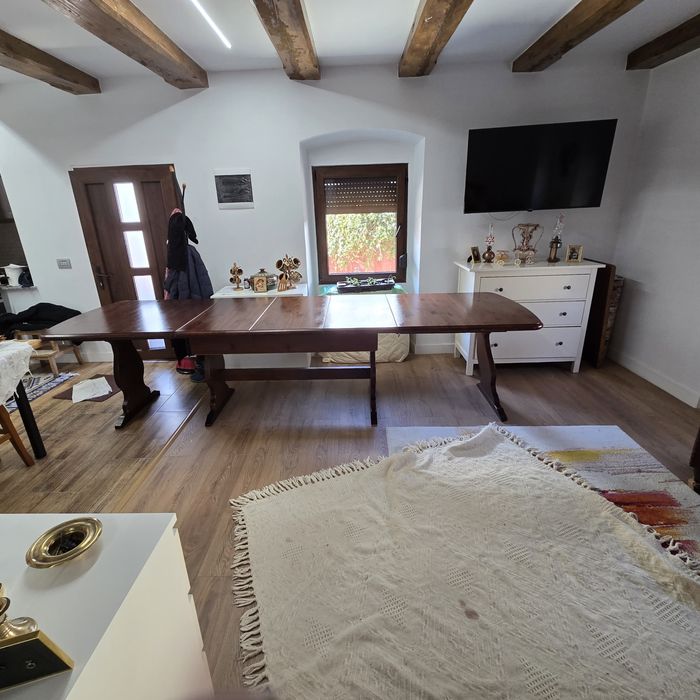 Masa de lemn extensibila pentru living room sau bucatarie