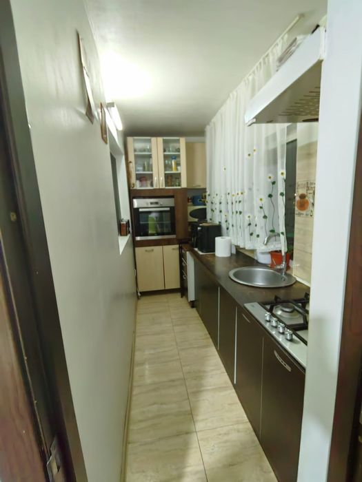 Vand apartament cu o suprafata de 58 mp, situata etajul 2/4.