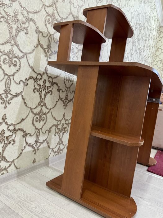 Продаётся компьютерный стол.