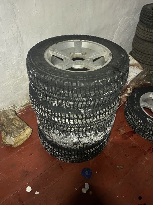 продаю колеса на ниву