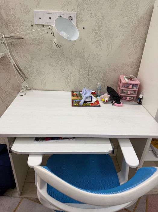 Продам стол +кресло