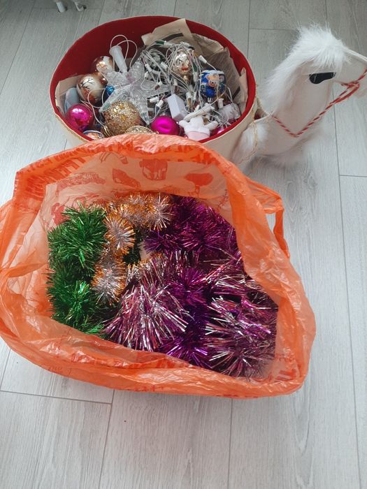 Игрушки для ёлки, мишура