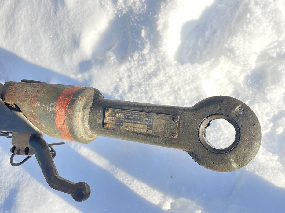 Remorcă  pe o axa militară