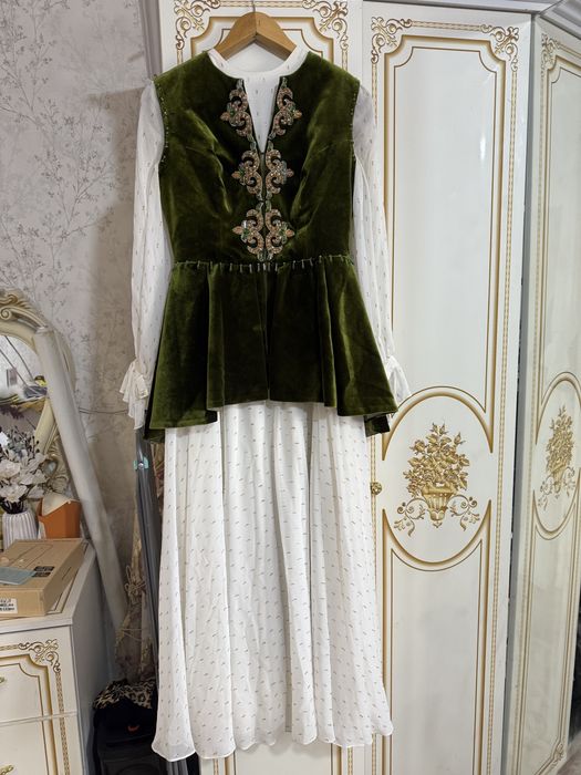 Медина Сактаганова койлегі мен кажекейі 1 рет қана киілген, 44-46 рр