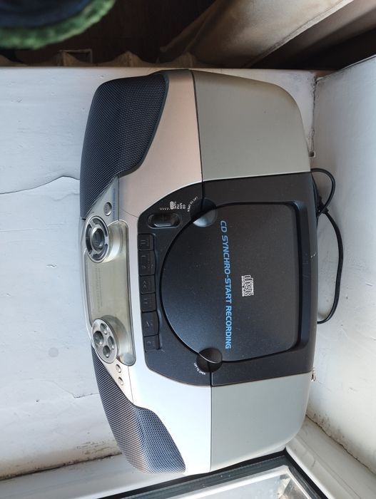 Продаю магнитофон фирма Philips