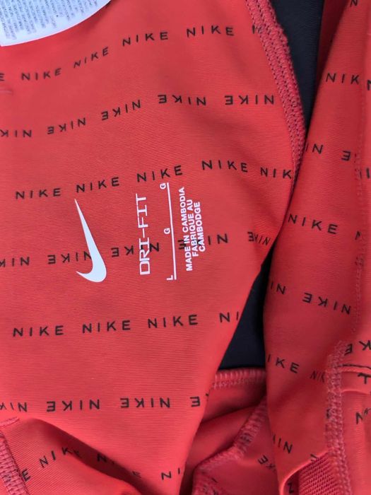 Nike оригинален дамски клин нов  Л размер