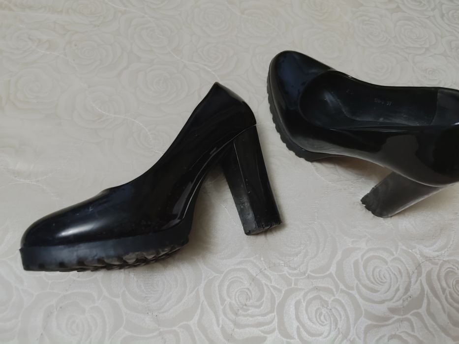 Продаю туфли женские