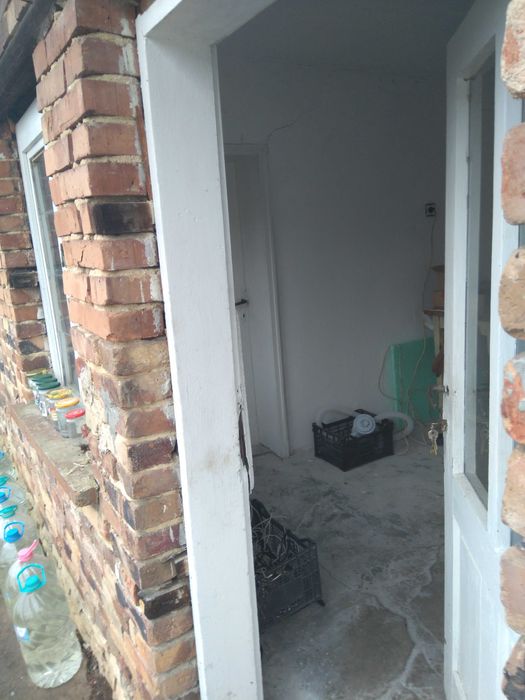 На около 2ч.от София на близо ЖП гарата в Телиш.