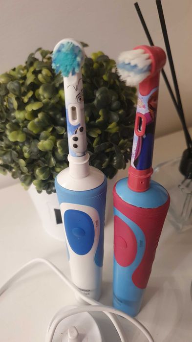 Set 2 periuțe electrice noi