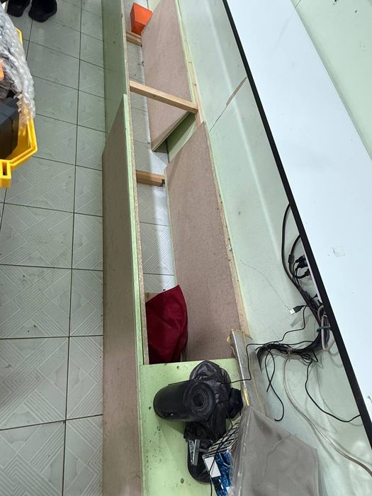 ОБУВЬ УЧУН ПОЛКА СТИЛАЖЛАР СОТИЛАДИ, читлари  Кромка килинган 6 метрли