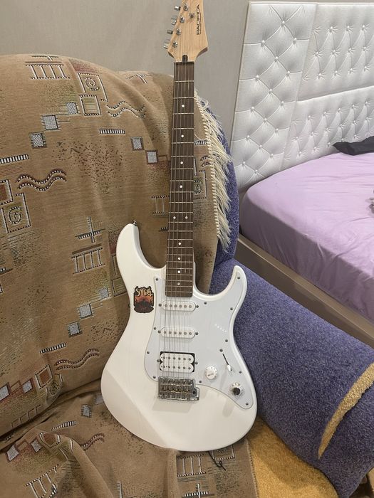 Yamaha Pacifica 012WH