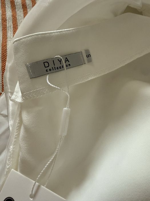 Весерний белый платья продаю ..новый