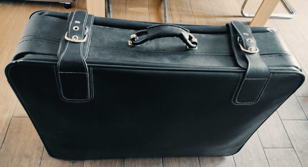 Продавам куфар от естествена кожа