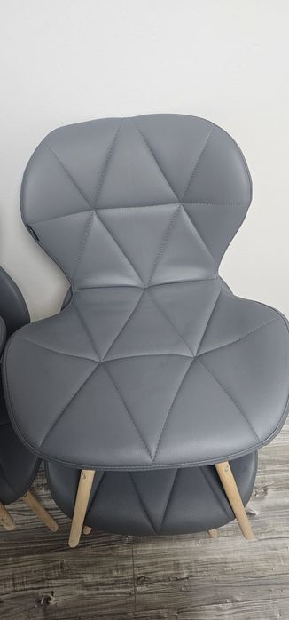 Scaune tip piele (vinil)