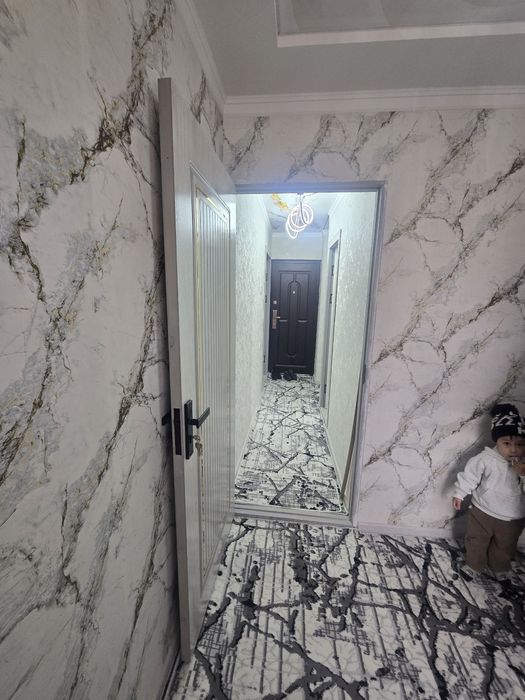 Dom sotiladi 2 qavat 1 xona paxtazor 15 Maktab oldi Narxi 290 milion